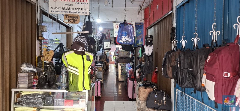Pantauan Kondisi Pertokoan Kranji Bekasi Jawa Barat pada Senin (19/5/2025). Pantauan Kondisi Pertokoan Kranji Bekasi Jawa Barat pada Senin (19/5/2025). (CNBC Indonesia/Chandra Dwi)
