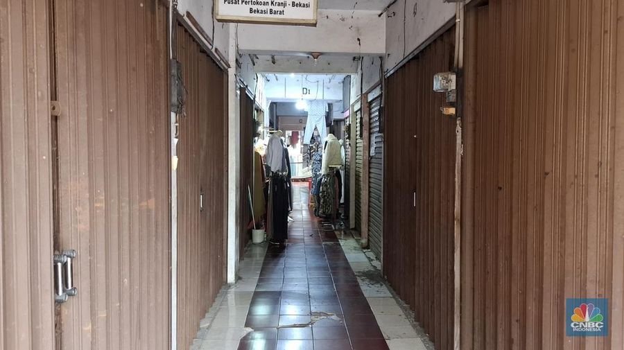 Pantauan Kondisi Pertokoan Kranji Bekasi Jawa Barat pada Senin (19/5/2025). Pantauan Kondisi Pertokoan Kranji Bekasi Jawa Barat pada Senin (19/5/2025). (CNBC Indonesia/Chandra Dwi)