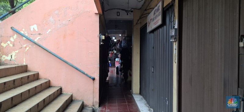 Pantauan Kondisi Pertokoan Kranji Bekasi Jawa Barat pada Senin (19/5/2025). Pantauan Kondisi Pertokoan Kranji Bekasi Jawa Barat pada Senin (19/5/2025). (CNBC Indonesia/Chandra Dwi)