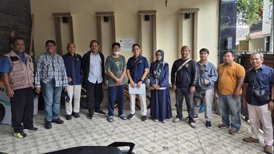 Tim Penyidik Pegawai Negeri Sipil (PPNS) Kantor Wilayah (Kanwil) Direktorat Jenderal Pajak (DJP) Jakarta Barat melakukan penyitaan aset berupa tanah dan/atau bangunan milik tersangka AFW atas penyidikan PT FNB senilai Rp925 juta di Kota Depok, Jawa Barat, Rabu (19/3).