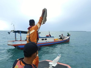 Kapal Nelayan Pangkalpinang Mati Mesin di Tengah Laut, 9 ABK Selamat
