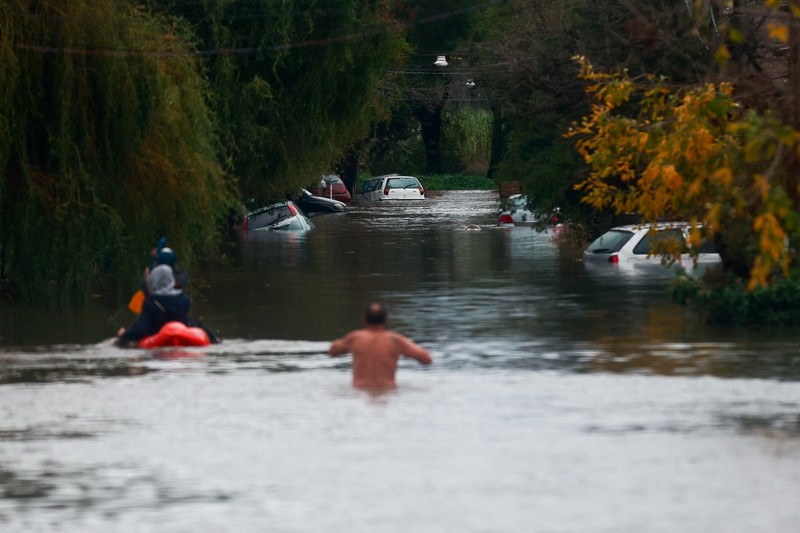 Pemandangan drone menunjukkan banjir yang disebabkan oleh hujan lebat, di Campana, Buenos Aires, Argentina 18 Mei 2025. (REUTERS/Martin Cossarini)
