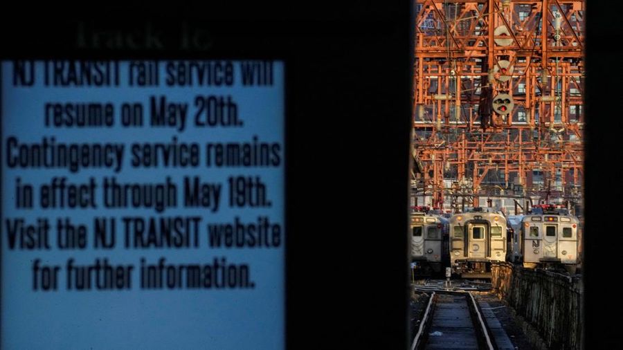 Suasana tidak adanya layanan angkutan umum di New Jersey akibat rencana pemogokan di Penn Station, New York, AS, (REUTERS/Jeenah Moon) Suasana tidak adanya layanan angkutan umum di New Jersey akibat rencana pemogokan di Penn Station, New York, AS, (REUTERS/Jeenah Moon)