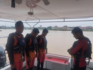 Nelayan Tenggelam usai Pompong Patah Diterjang Ombak di Laut Jambi