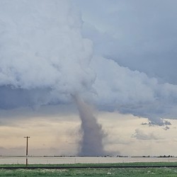 Detik-Detik Tornado Dahsyat Sapu Bersih Kota di AS