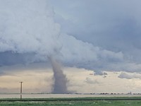 Detik-Detik Tornado Dahsyat Sapu Bersih Kota di AS