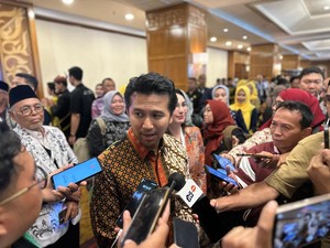 Emil Dardak Tegaskan Pembakaran Sampah Plastik Pabrik Tahu Langgar Aturan