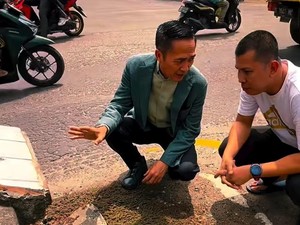 Tugu Gembira di Simpang Lemabang Nyaris Roboh, Walkot Palembang Tinjau Lokasi