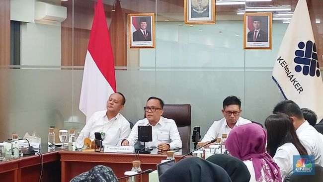 Wamenaker Dapat Laporan Banyak Perusahaan BUMN Tahan Ijazah Karyawan
