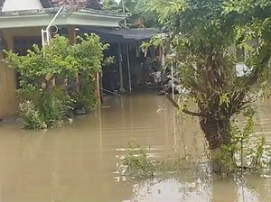Bengawan Solo Meluap Genangi 5 Desa di Lamongan