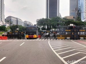 Massa Ojol Demo di Patung Kuda Bertambah, Jl Medan Merdeka Selatan Ditutup