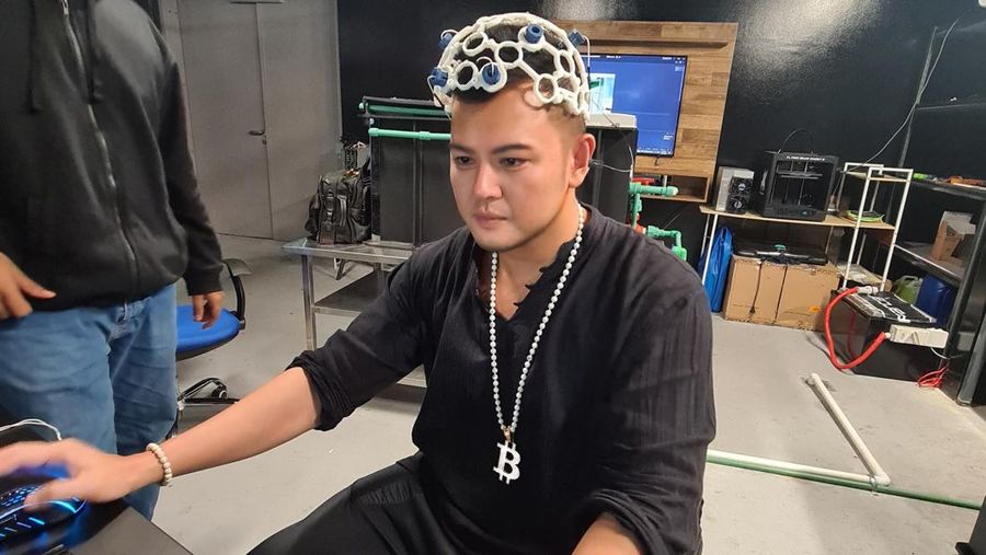Herbert Sim telah membangun reputasi sebagai tokoh berpengaruh dalam gerakan transhumanisme global, sebuah ideologi yang mempromosikan penggunaan teknologi untuk melampaui keterbatasan biologis manusia.