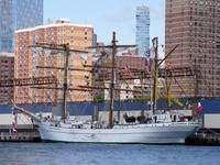 Kapal Militer Mewah Tabrak Jembatan New York, Ini Kondisi Terbarunya