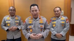 Kapolri Ucapkan Selamat Ultah, UAS Balas dengan Pantun Sukses Selalu