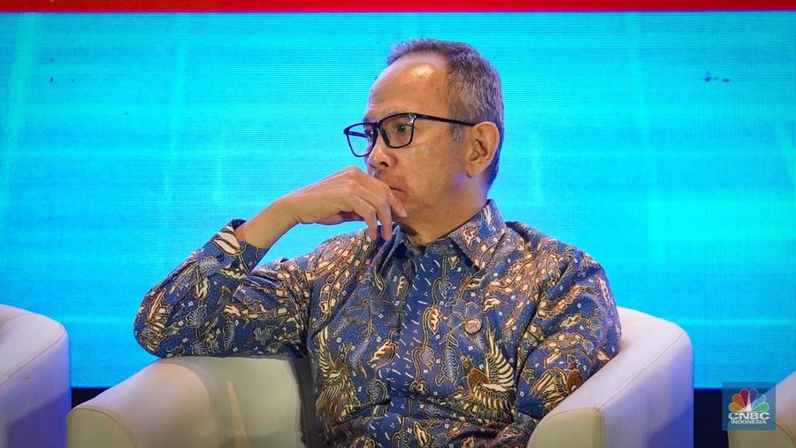 Ketua Dewan Komisioner Otoritas Jasa Keuangan (OJK), Mahendra Siregar dalam Outlook Ekonomi DPR di Jakarta, Selasa (20/5/2025). (CNBC Indonesia/Tias Budiarto)