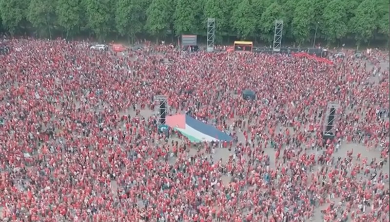Lebih dari 100.000 orang pendukung Palestina menggelar aksi perlawanan terhadap genosida Israel dalam aksi solidaritas besar-besaran di Den Haag, Belanda, pada Minggu (18/5/2025). Lebih dari 100.000 orang pendukung Palestina menggelar aksi perlawanan terhadap genosida Israel dalam aksi solidaritas besar-besaran di Den Haag, Belanda, pada Minggu (18/5/2025). (Tangkapan Layar Instagram/eye.on.palestine via officialdronelady)