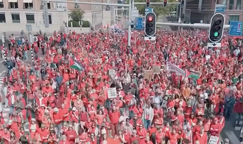 Lebih dari 100.000 orang pendukung Palestina menggelar aksi perlawanan terhadap genosida Israel dalam aksi solidaritas besar-besaran di Den Haag, Belanda, pada Minggu (18/5/2025). Lebih dari 100.000 orang pendukung Palestina menggelar aksi perlawanan terhadap genosida Israel dalam aksi solidaritas besar-besaran di Den Haag, Belanda, pada Minggu (18/5/2025). (Tangkapan Layar Instagram/eye.on.palestine via officialdronelady)