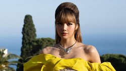Lisa BLACKPINK Kepergok Nge-date di Italia