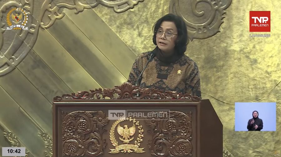 Menteri Keuangan, Sri Mulyani Indrawati menyampaikan paparan dalam Rapat Paripurna DPR RI KE-18 Masa Persidangan III Tahun Sidang 2024-2025. (Tangkapan Layar Youtube/DPR RI)