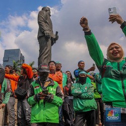 Anggota DPR Bilang Aplikasi Ojol Cuma Calo
