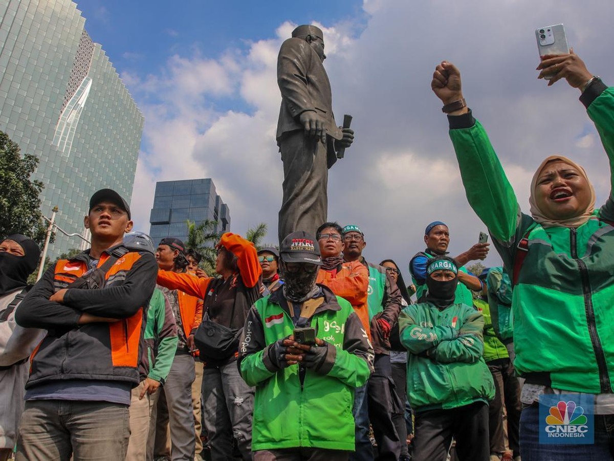 DPR Dorong Potongan Tarif Ojek Online Lebih Adil untuk Pengemudi