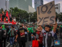 Driver Ojol Minta Potongan Aplikasi Turun Jadi 10%, Istana Buka Suara