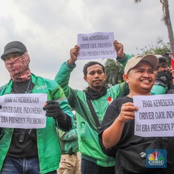 Demo Ojol Besar-besaran, Kawasan Monas Dikepung Ribuan Massa
