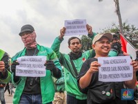 Demo Ojol Besar-besaran, Kawasan Monas Dikepung Ribuan Massa