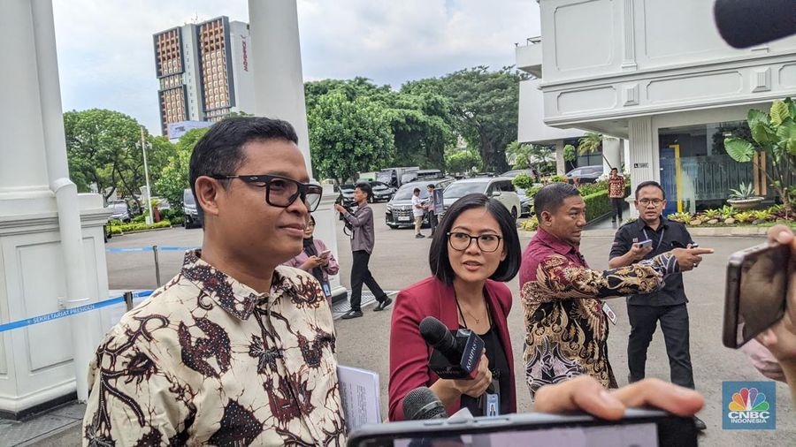 Presiden Prabowo Subianto memanggil Bimo Wijayanto ke Istana Kepresidenan, Jakarta, Selasa (20/5/2025). (CNBC Indonesia/Emir Yanwardhana)