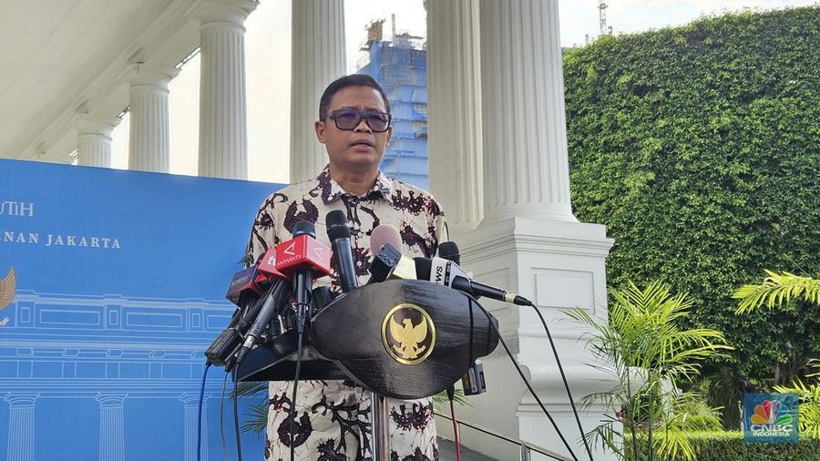 Presiden Prabowo Subianto memanggil Bimo Wijayanto ke Istana Kepresidenan, Jakarta, Selasa (20/5/2025). (CNBC Indonesia/Emir Yanwardhana)