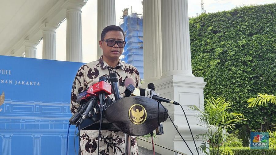 Presiden Prabowo Subianto memanggil Bimo Wijayanto ke Istana Kepresidenan, Jakarta, Selasa (20/5/2025). (CNBC Indonesia/Emir Yanwardhana)