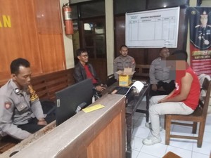 Terungkap, Ini Sosok Pria Berjaket Ojol Bakar Pikap di Blitar
