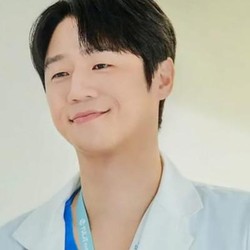Dikritik Netizen karena Kurang Tampan, Begini Reaksi Jung Joon-won