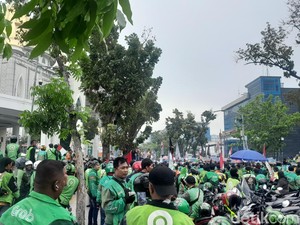 Demo di Kantor Gubsu, Ratusan Driver Ojol Minta Prabowo Bikin Payung Hukum