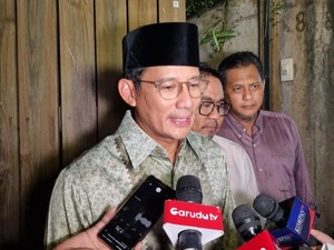 Seskab Teddy, Tito hingga Sandiaga Melayat Almarhum Suami Najwa Shihab