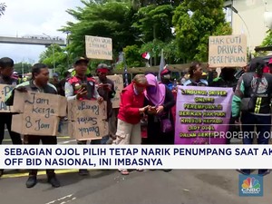 Video: Sebagian Ojol Pilih Tetap Narik Penumpang Saat Demo