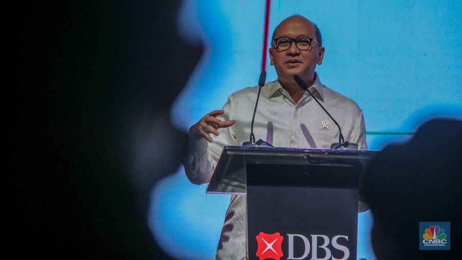 CEO Badan Pengelola Investasi Daya Anagata Nusantara (BPI Danantara) sekaligus Menteri Investasi, Rosan Roeslani menyampaikan paparan dalam DBS Asian Insights Conference di Jakarta, Rabu (21/5/2025). (CNBC Indonesia/Faisal Rahman)