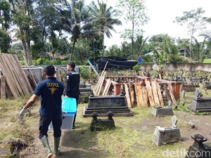 Kematiannya Janggal, Makam Kepsek SD Bringin Magelang Dibongkar
