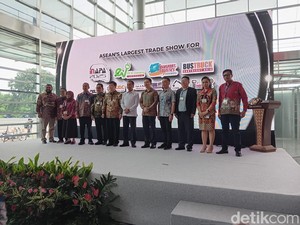 Buka Pameran Dagang Otomotif INAPA 2025, Kemenhub Bahas Perkembangan EV