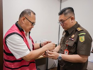 Kejagung Limpahkan 9 Tersangka Kasus Korupsi Impor Gula ke Kejari Jakpus
