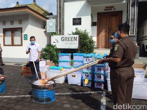 Kejari Denpasar Musnahkan Puluhan Ribu SIM Card Kasus Skimming