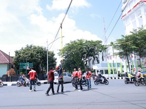 Kabel Semrawut di Palembang Mulai Dirapikan