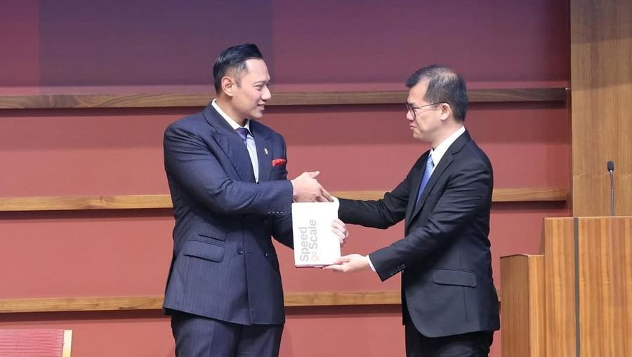 Menteri Koordinator Bidang Infrastruktur dan Pembangunan Kewilayahan, Agus Harimurti Yudhoyono (AHY), hadir sebagai keynote speaker dalam acara Southeast Asia Summit on Prosperity and Sustainability di Stanford University, California, Amerika Serikat pada Selasa (19/5/2025). Menteri Koordinator Bidang Infrastruktur dan Pembangunan Kewilayahan, Agus Harimurti Yudhoyono (AHY), hadir sebagai keynote speaker dalam acara Southeast Asia Summit on Prosperity and Sustainability di Stanford University, California, Amerika Serikat pada Selasa (19/5/2025). (Instagram/agusyudhoyono)