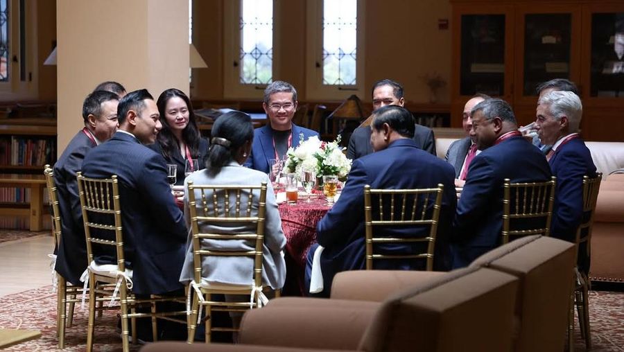 Menteri Koordinator Bidang Infrastruktur dan Pembangunan Kewilayahan, Agus Harimurti Yudhoyono (AHY), hadir sebagai keynote speaker dalam acara Southeast Asia Summit on Prosperity and Sustainability di Stanford University, California, Amerika Serikat pada Selasa (19/5/2025). Menteri Koordinator Bidang Infrastruktur dan Pembangunan Kewilayahan, Agus Harimurti Yudhoyono (AHY), hadir sebagai keynote speaker dalam acara Southeast Asia Summit on Prosperity and Sustainability di Stanford University, California, Amerika Serikat pada Selasa (19/5/2025). (Instagram/agusyudhoyono)