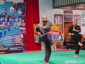 Momen Bule dari 4 Negara Jajal Boles-Pencak Silat di Sukabumi