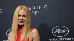Insiden Wig Miring Nicole Kidman di Karpet Merah Festival Film Cannes