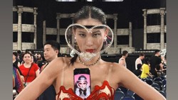 Gaya Patricia Gouw Nonton Konser Lady Gaga, Totalitas Pakai Face Shield Mewah