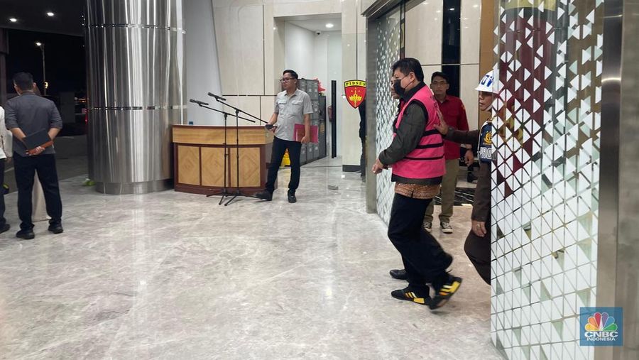 Perkembangan penanganan perkara, dugaan tindak pidana korupsi pada pemberian kredit dari Bank Jabar dan Bank DKI kepada PT Sritex. (CNBC Indonesia/Romys)