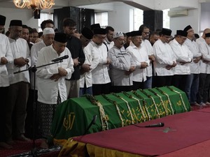 Hujan Iringi Pemakaman Suami Najwa, Quraish Shihab Sebut Tanda Rahmat Tuhan