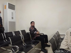 Rektor UIN Makassar Hadiri Sidang Kasus Uang Palsu Usai 2 Kali Mangkir